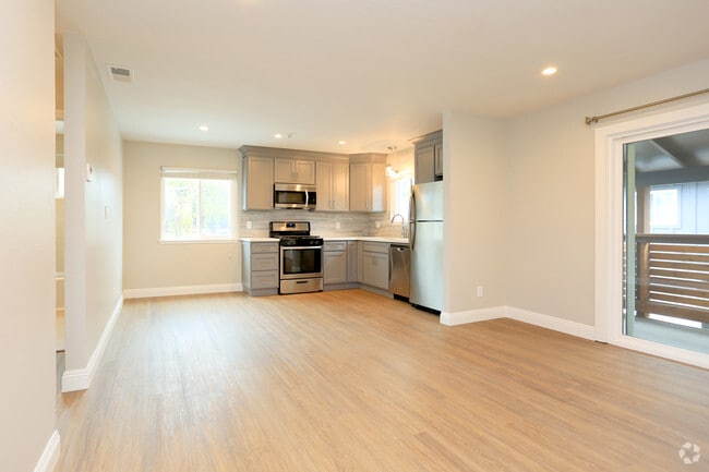 2BR 1BA-895 Sq Ft