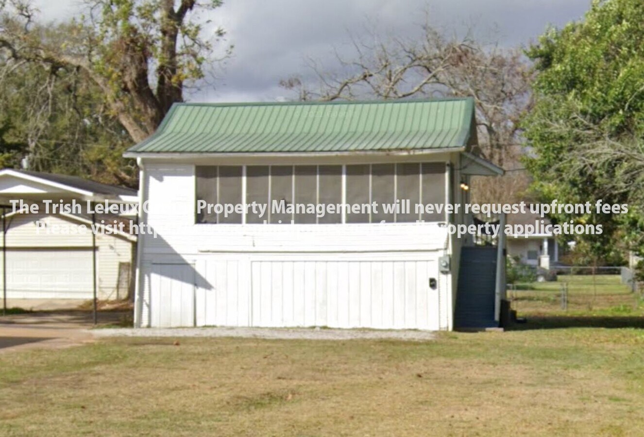 2220 Elliott St Apartment Unit 2220 1/2 Elliott St Alexandria, LA