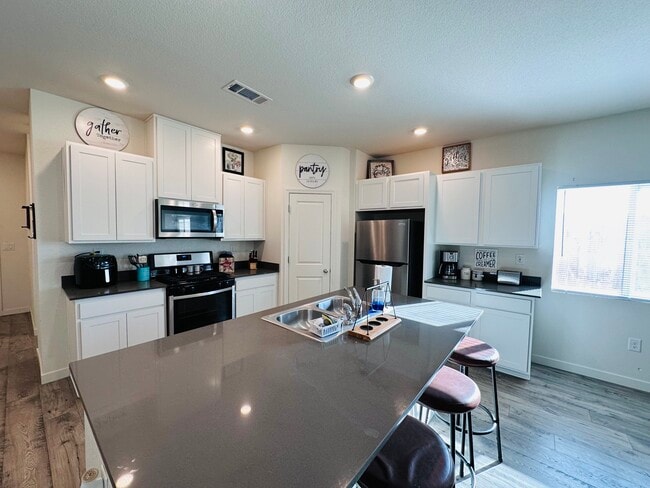 Photo - 950 Kathryn Ct