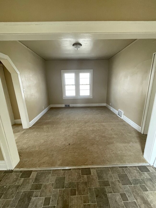 Photo - HUGE 4 Bedroom Apartment