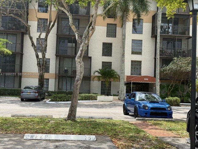 Building Photo - 5550 NW 44th St Unit 418B