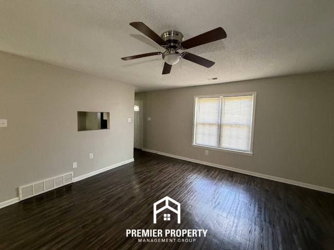 Move-In Ready 3BR/2BA Home in 38133 - Hardwood Floors & Great Storage