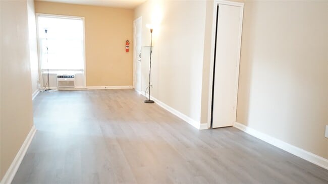 Building Photo - 2431 Shakespeare St Unit 1 Rental