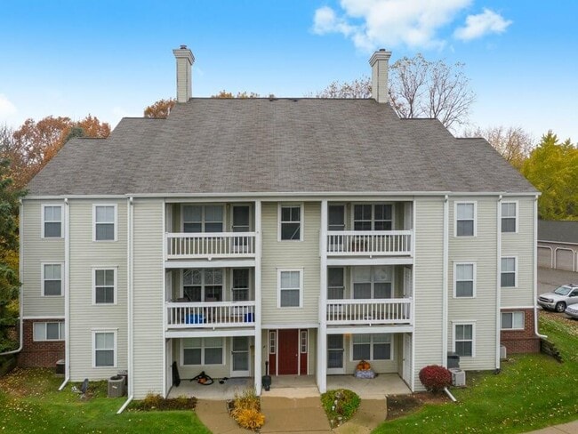 Enjoy Beautiful Views From Your Patio/Balcony - Burwick Farms Rental