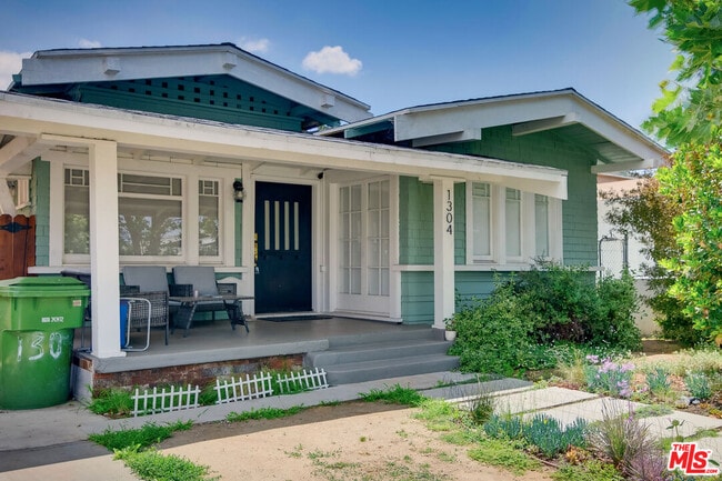 Photo - 1304 W 55th St Casa