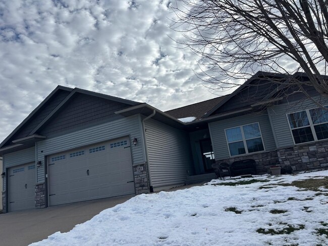 Photo - 185 Locust Dr