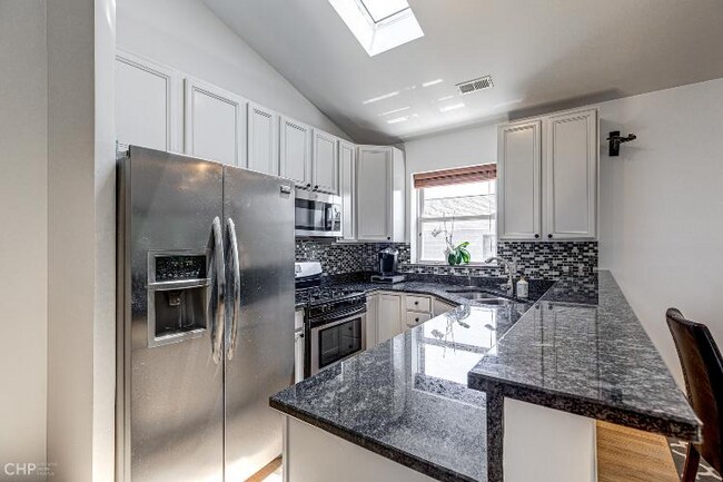 Photo - 1227 N Noble St Unidad 3S