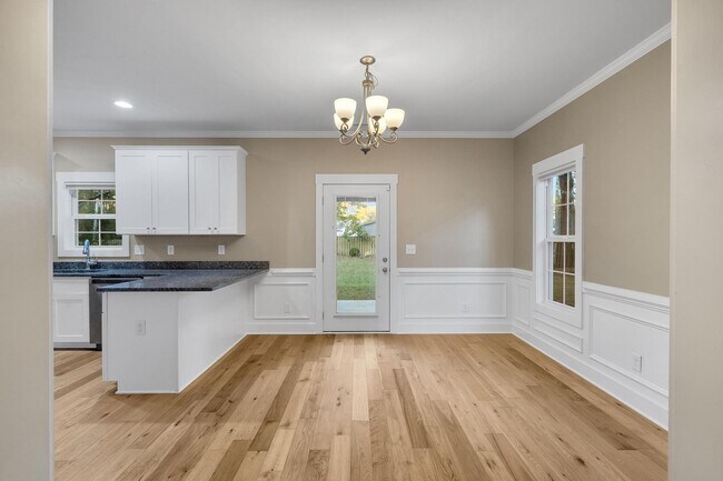 Photo - Beautiful 3 Bedroom with bonus in Sneads F...