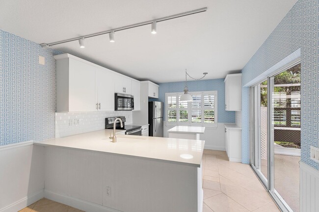 Photo - 2406 SW Danbury Ln