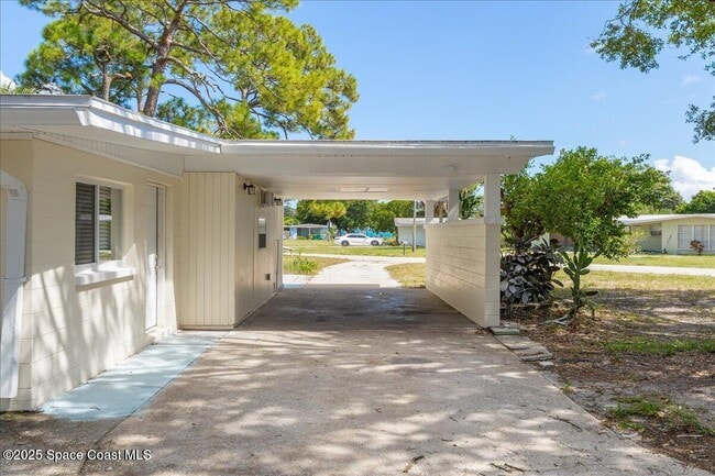 Photo - 1104 Azalea Ln
