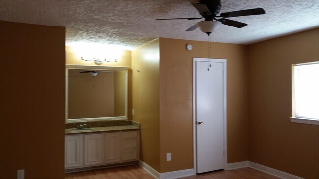 Photo - 10927 Wilkenburg Dr