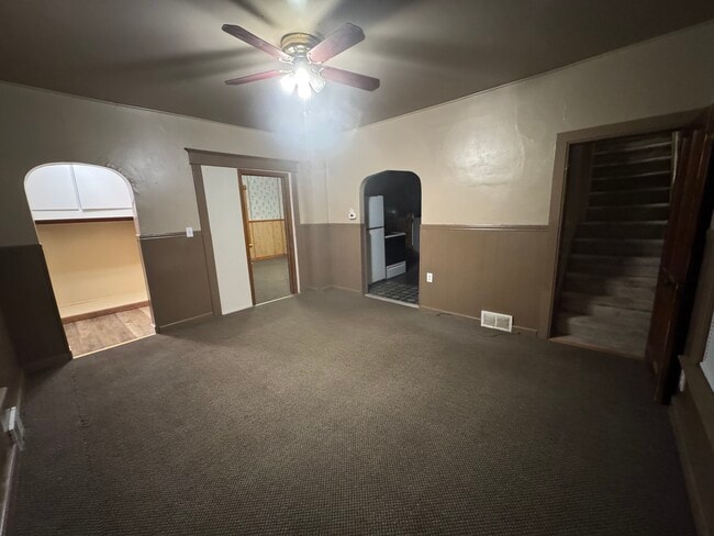 Photo - 204 Independence Ave S