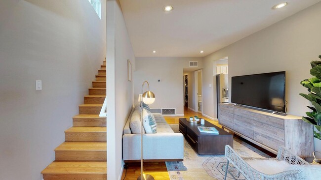 Photo - 710 Telford Ave