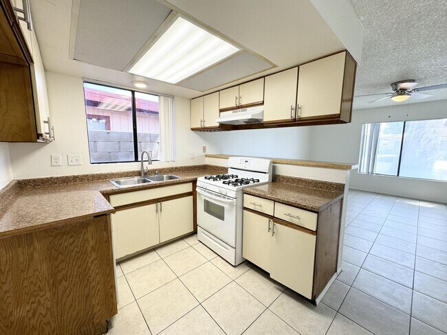 Photo - AVAILABLE NOW!!! 2 Bedroom / 2 Bath Apartment in Cathedral City! Unidad 02