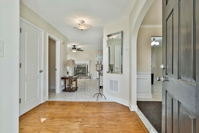 Photo - Fully Furnished 4 Bedroom with Internet Included!