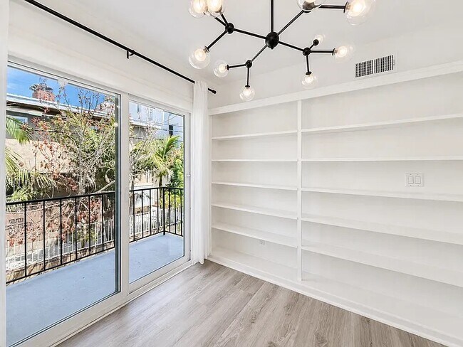 1326 Wellesley Ave