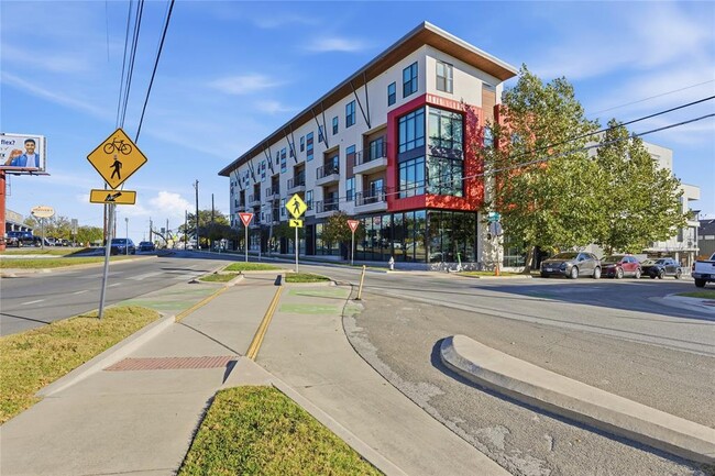 Building Photo - 2213 Poquito St Unit 316