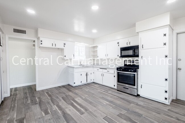 Photo - 10421 Glenn St