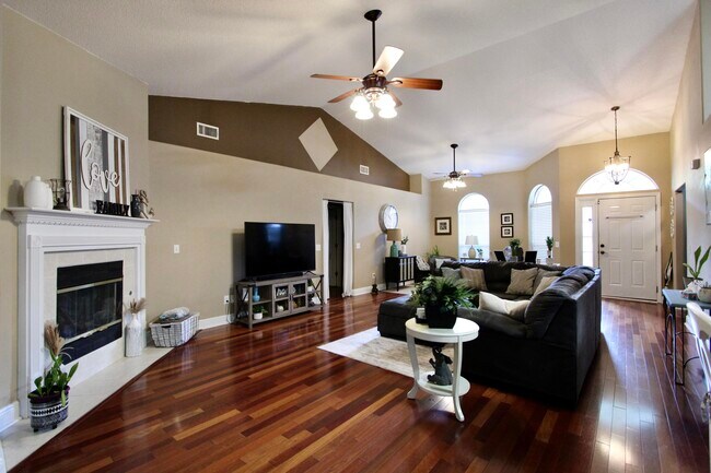 Photo - 624 Territory Ln