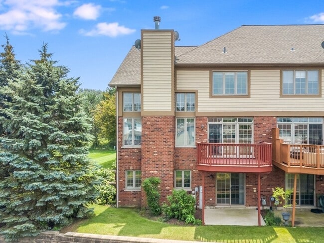 3241 Lightning Ct