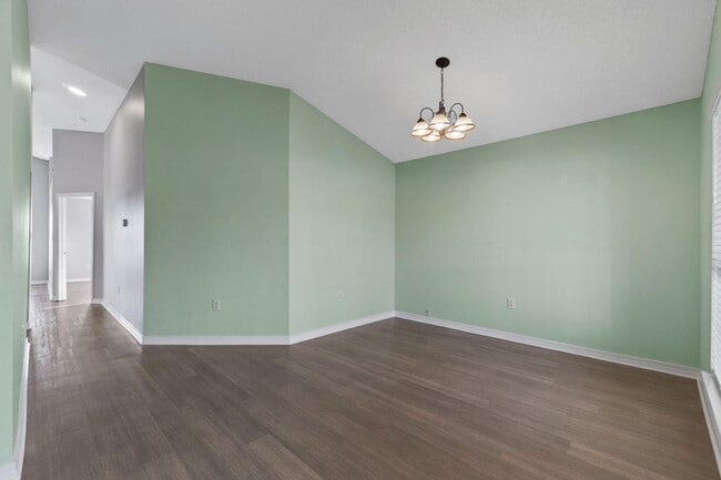 Photo - 742 Saltair Ln