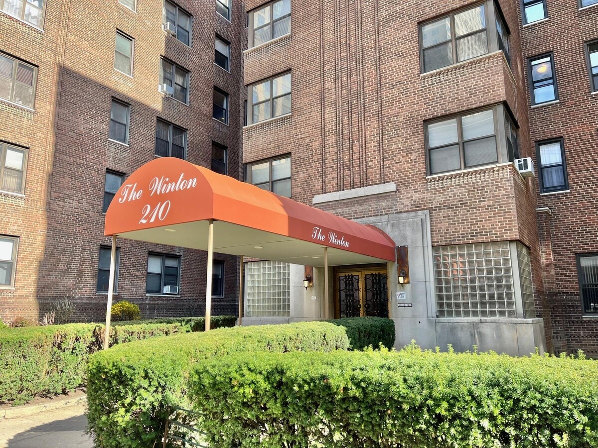 Photo - 210 Martine Ave Condo Unit 5J