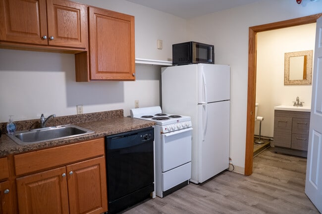 Kitchen - 1267 Elm St Unit 6