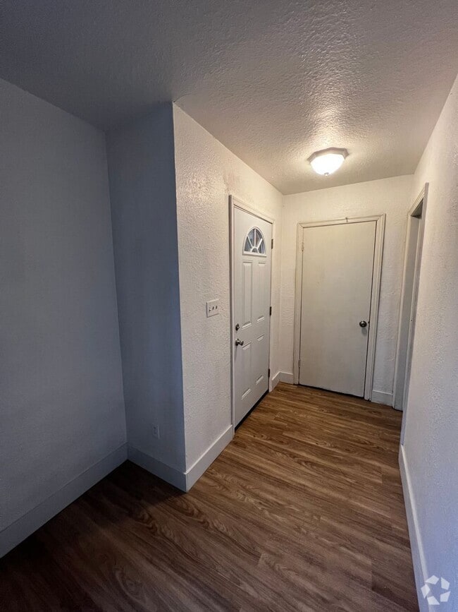 Building Photo - Beautiful Remodeled 3Bed/2Bath perfect for... Rental