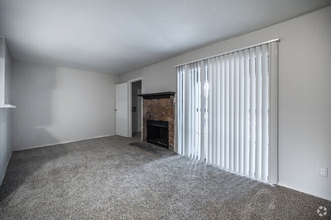 1BR, 1BA - 743SF - Living Room