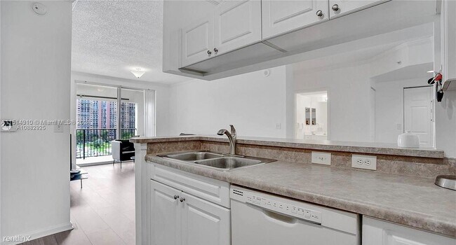 Photo - 2 br, 2 bath Condo - 17150 N Bay Rd Apt 2808 Unit Apt 2808