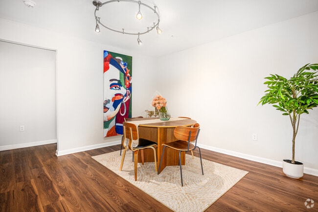 2BR, 2BA - 1,037SF - Dining Room