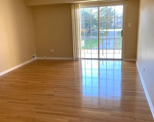 Photo - 1619 N Windsor Dr Unit 212