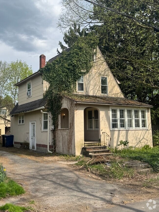 Building Photo - 3 bedroom 1 bath house for Rent