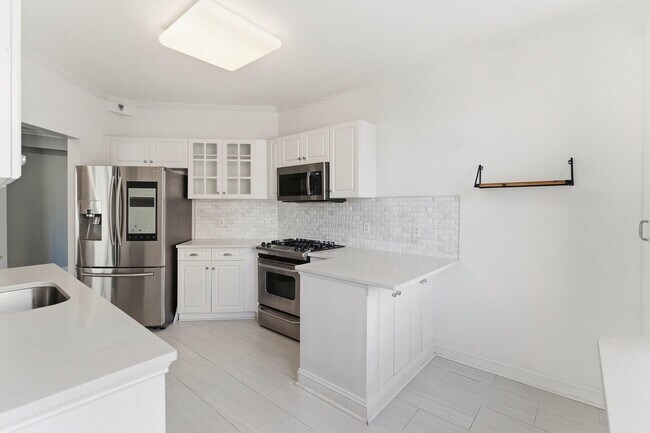 Photo - 30 CONSTITUTION Way Unidad 107