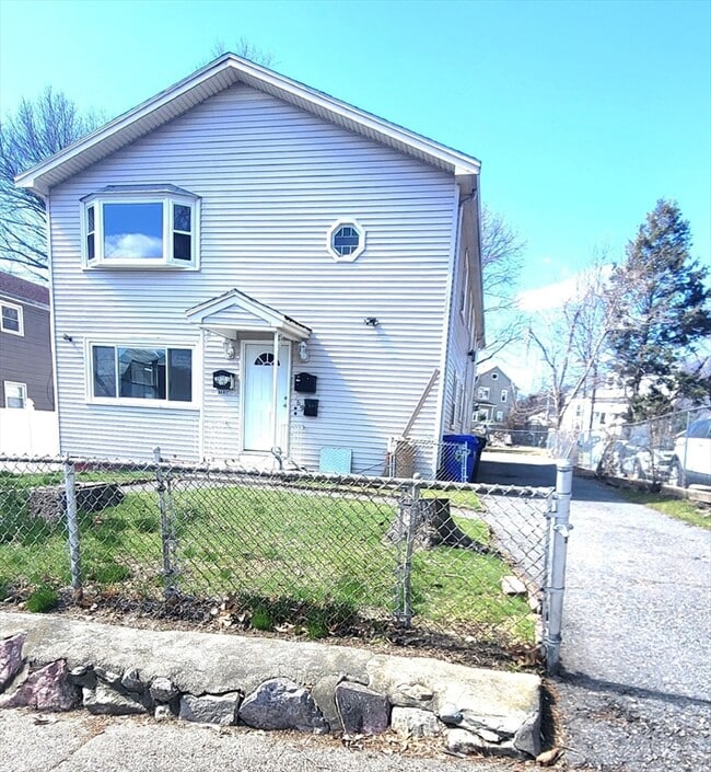 Building Photo - 169 Wood Ave Unit 2