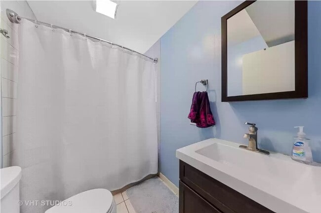 1 Bath - 1748 W Newport Ave Unit 1a