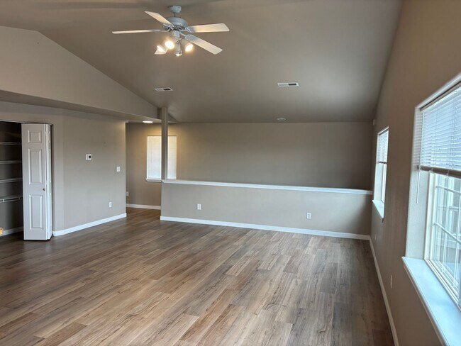 Photo - 1523 NE Frank McClean Ct Unidad 2