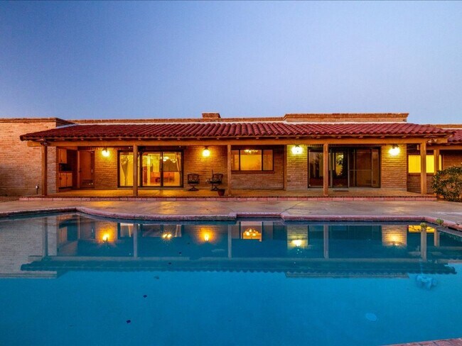 4 bedroom 2.5 Bath - 4 bedroom 2.5 Bath