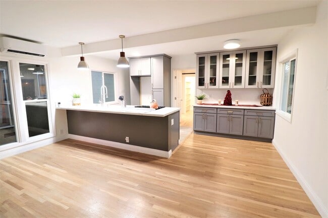 Photo - 1230 N Hollywood Way Unit A