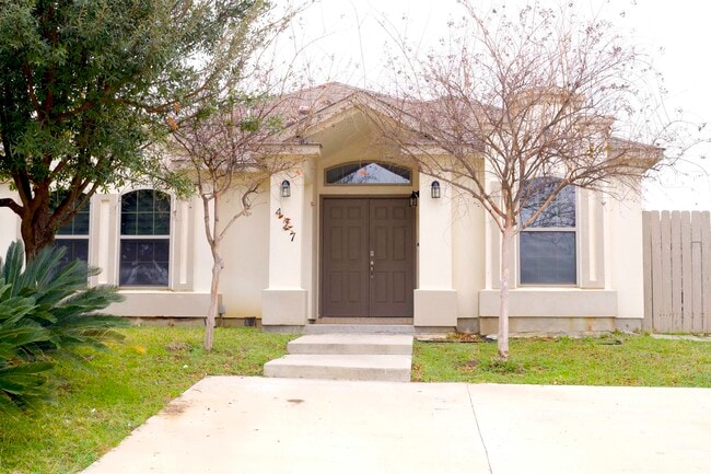 Building Photo - 427 Peyramale Ct