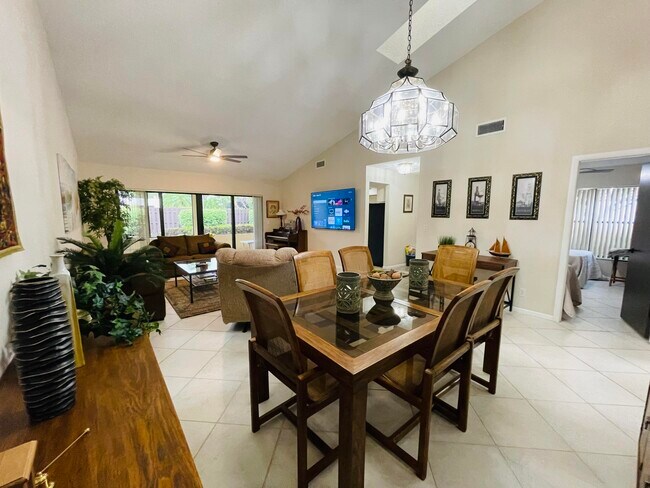 Photo - 354 SW 28th Ave