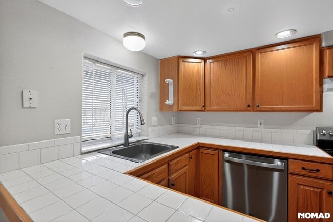 Photo - 30 W Navajo St