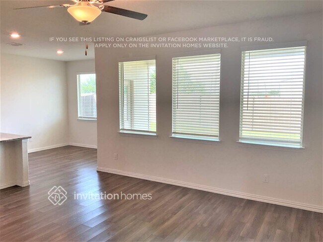 Photo - 605 Fitzroy Ln