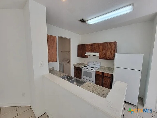 Photo - 814 Sagewood Trail