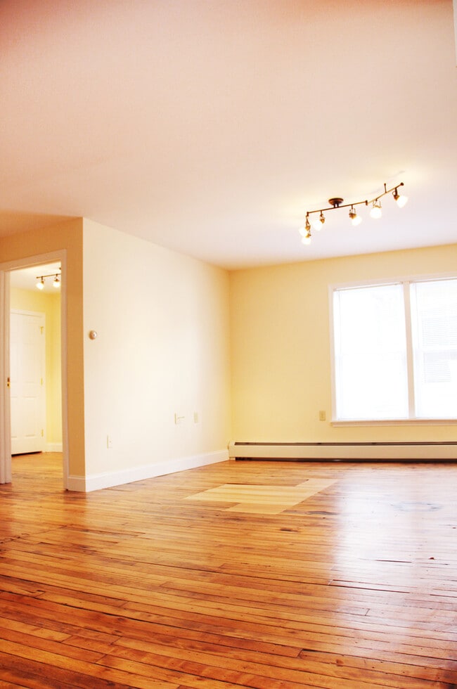 Photo - 44 N Champlain St Unit APT 2