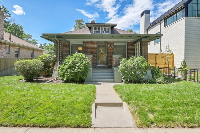 Building Photo - $4,600- 4 Bed, 3 Bath Home in Denver with ...