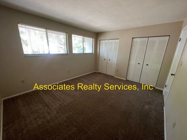 Photo - End Unit in Bellamy Forge!