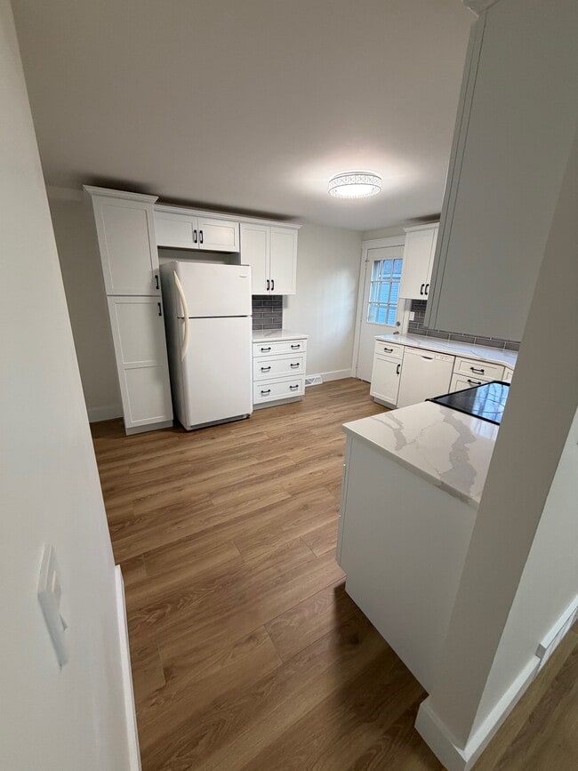 Kitchen - 157 Marine Dr Unit Right