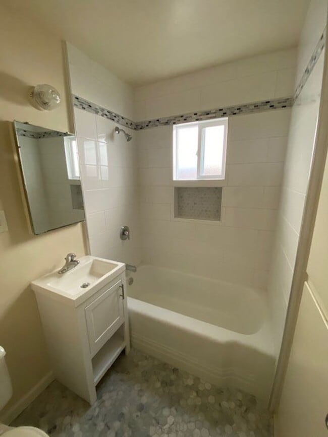 Photo - Illinois St. (3959-63) Unit 3961