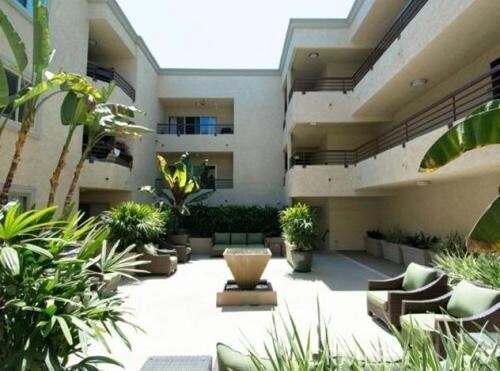 Building Photo - 11848 Kiowa Ave Unit 101 Rental